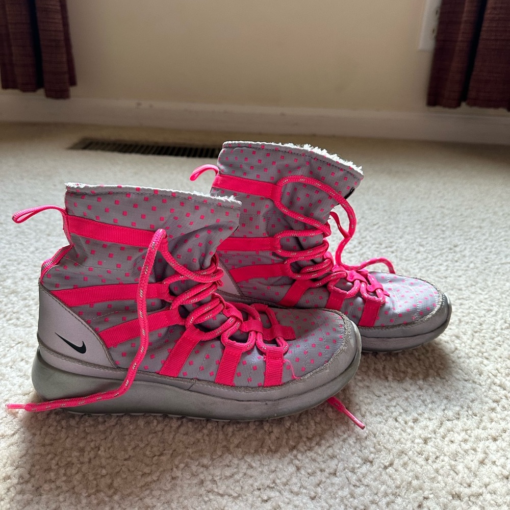 Nike Roshe Run Hi Girls Sneaker Boot Flash grey and pink size 4Y